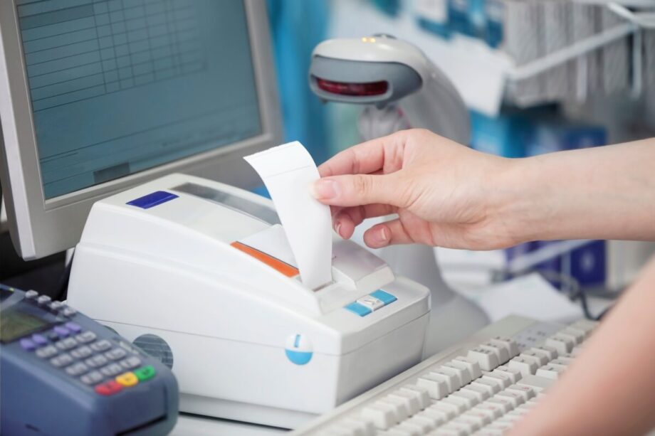 Drukarki fiskalne pomagają w szybkim wydawaniu paragonów.