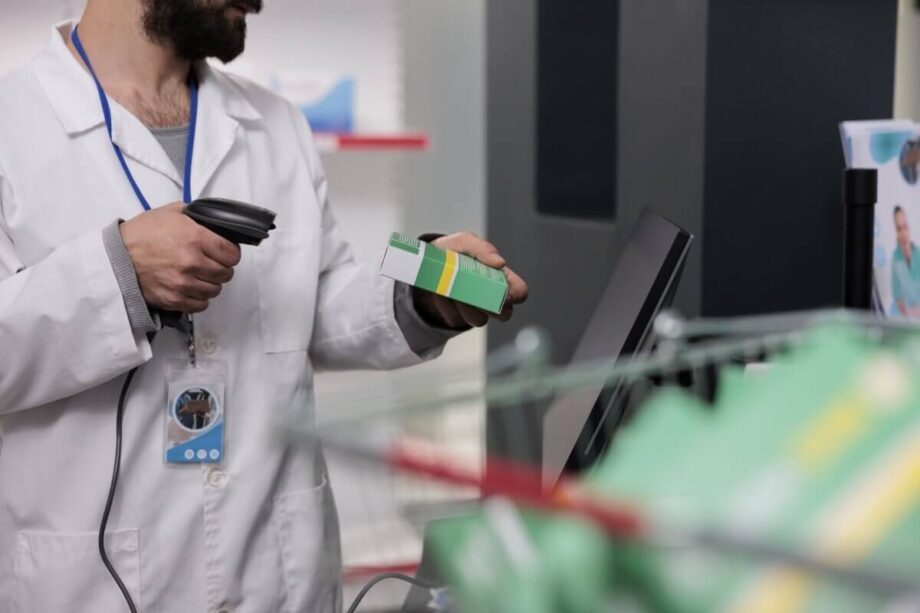 Jak wybrać urządzenia fiskalne: kasy online, drukarki, terminale i wagi. Zwróć uwagę na łączność, integrację z POS, ergonomię i trwałość.